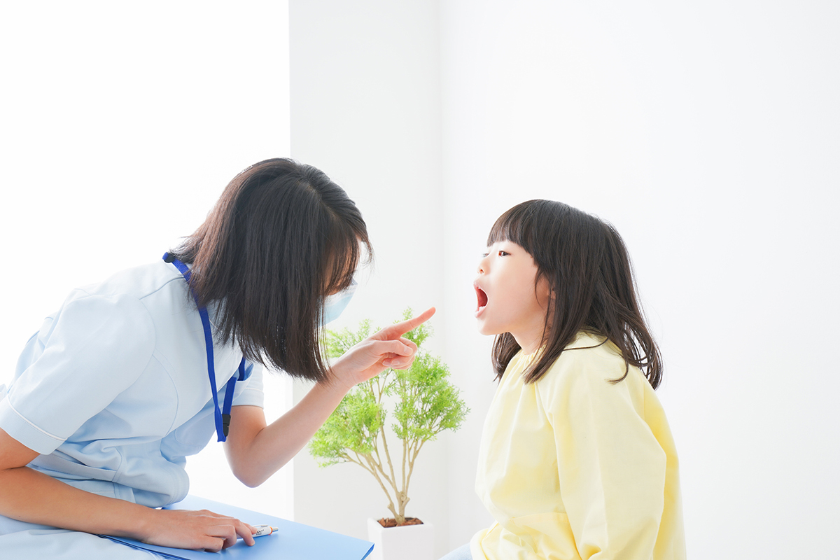 歯科を受診する子供