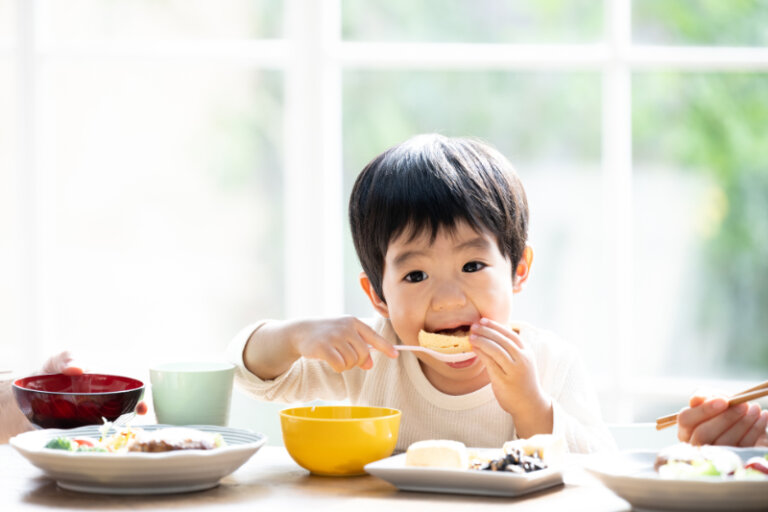 小児矯正中の食事で起こる可能性があるトラブル！控えたよいものも解説