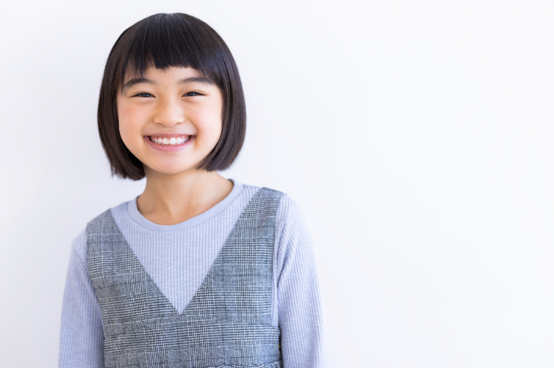 虫歯がなく笑顔の子供