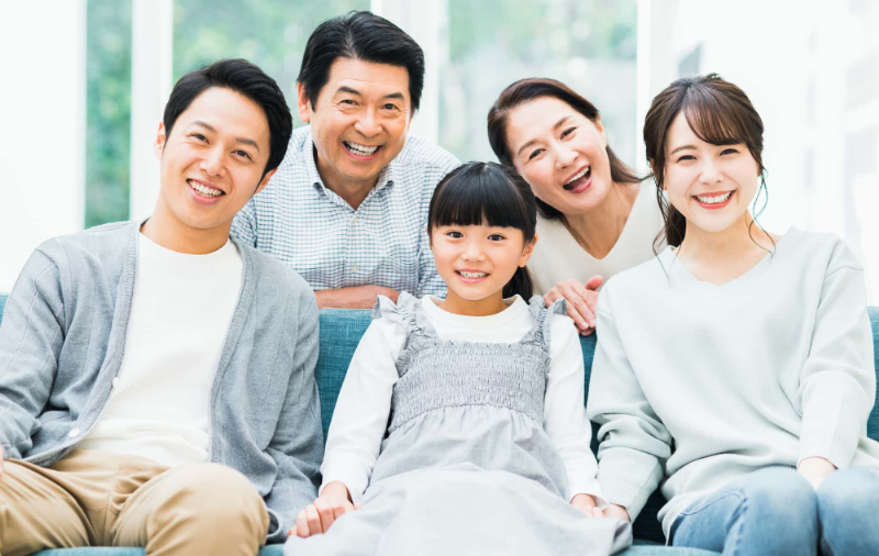 フッ素塗布して虫歯のない家族のイメージ