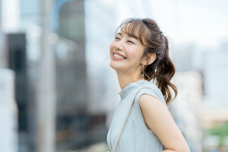 笑顔の女性