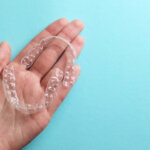 マウスピースを手の平に乗せたイメージ