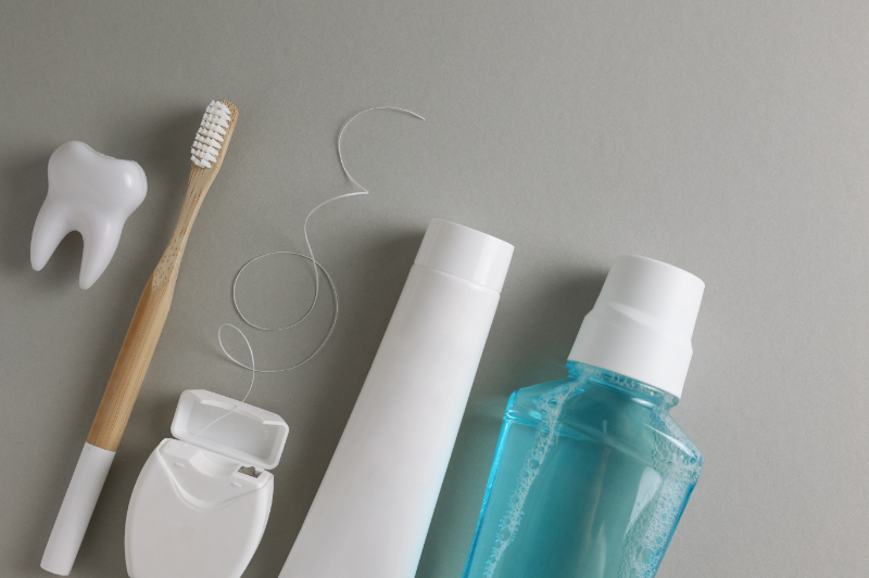 セラミックの歯を長持ちせるために使用するデンタルケア用品