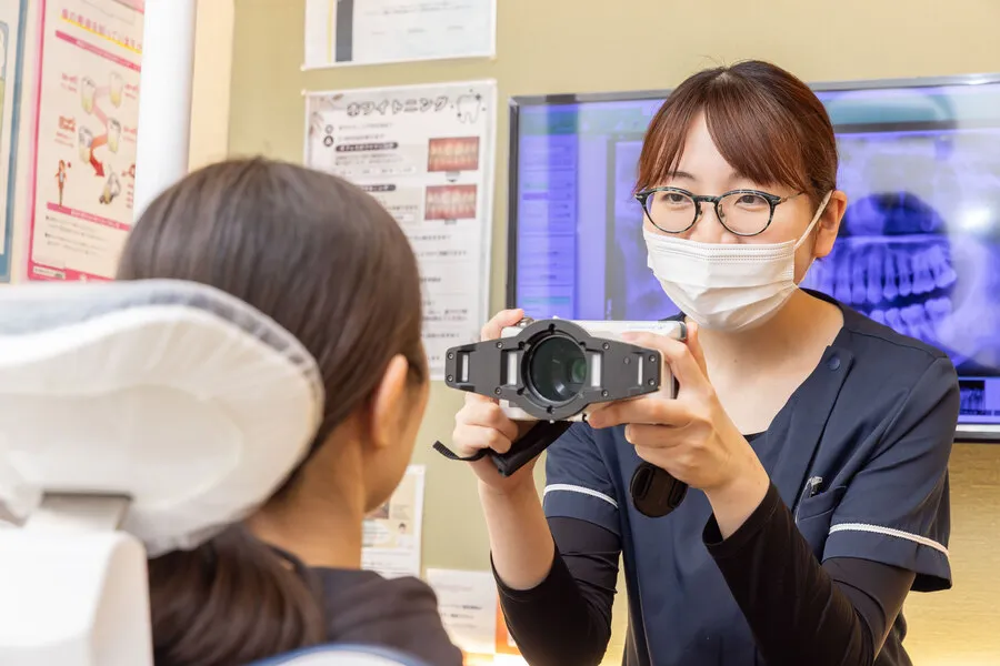矯正治療中の見た目が心配な方も安心